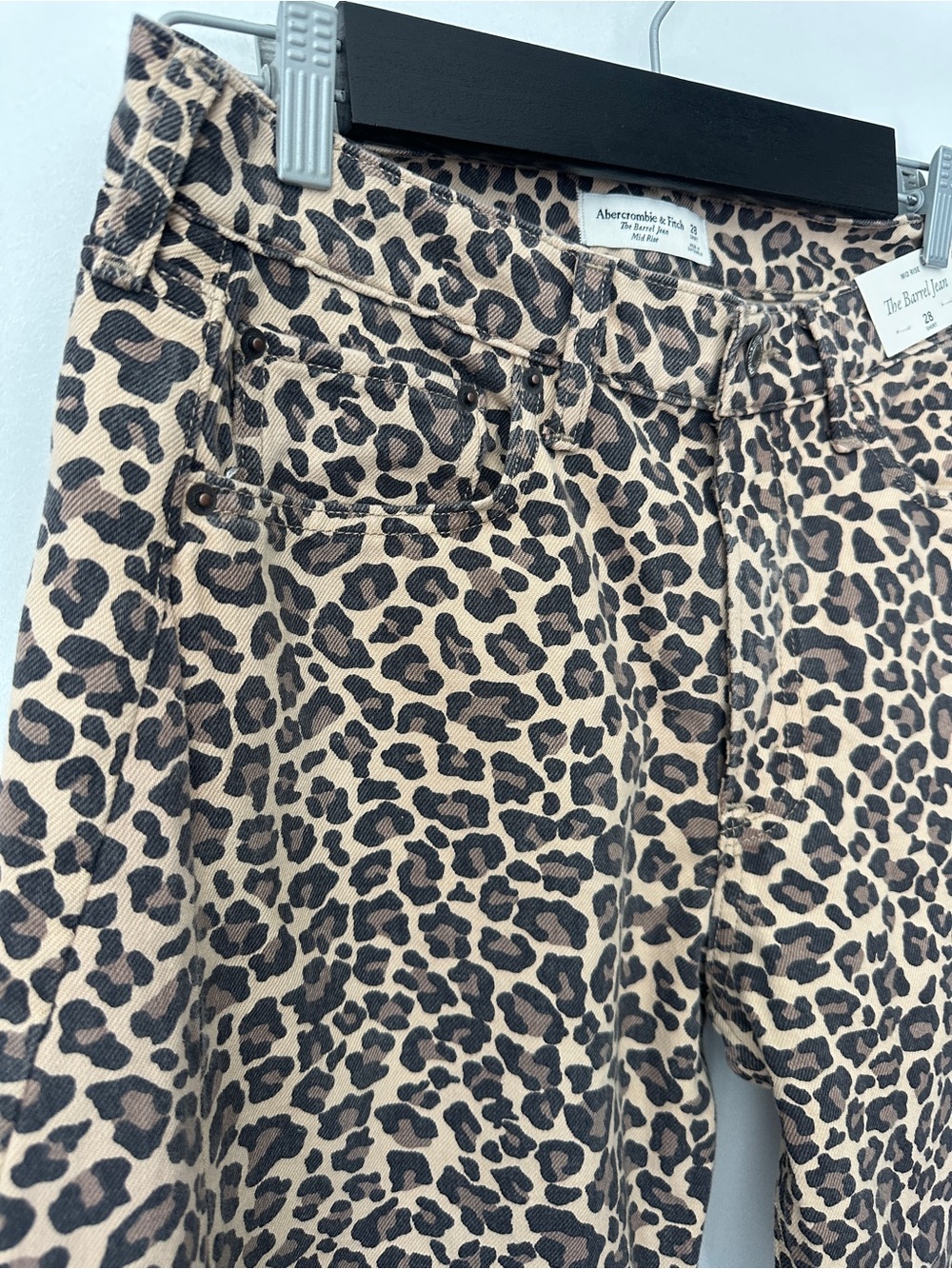 Abercrombie & Fitch Leopard Print Ankle Cropped Jeans in Beige and Brown - Picture 4 of 7